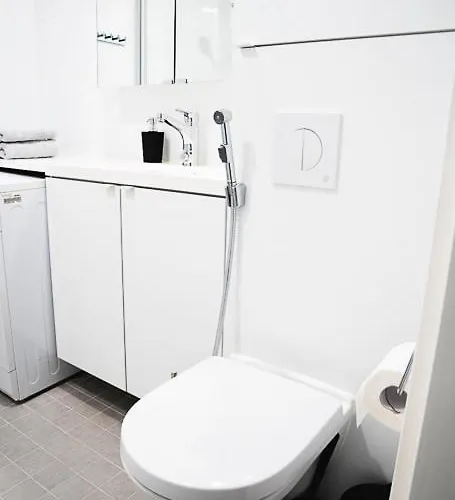 Bright In Center Apartment *